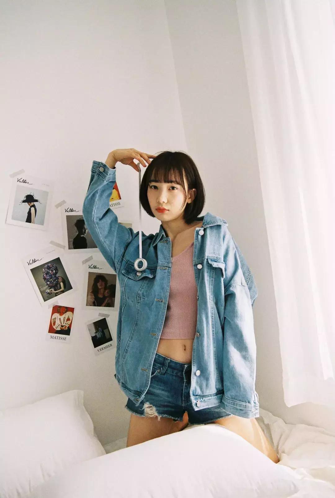 如何居家拍出自然写真照 (在家自己怎么拍出好看的照片写真)