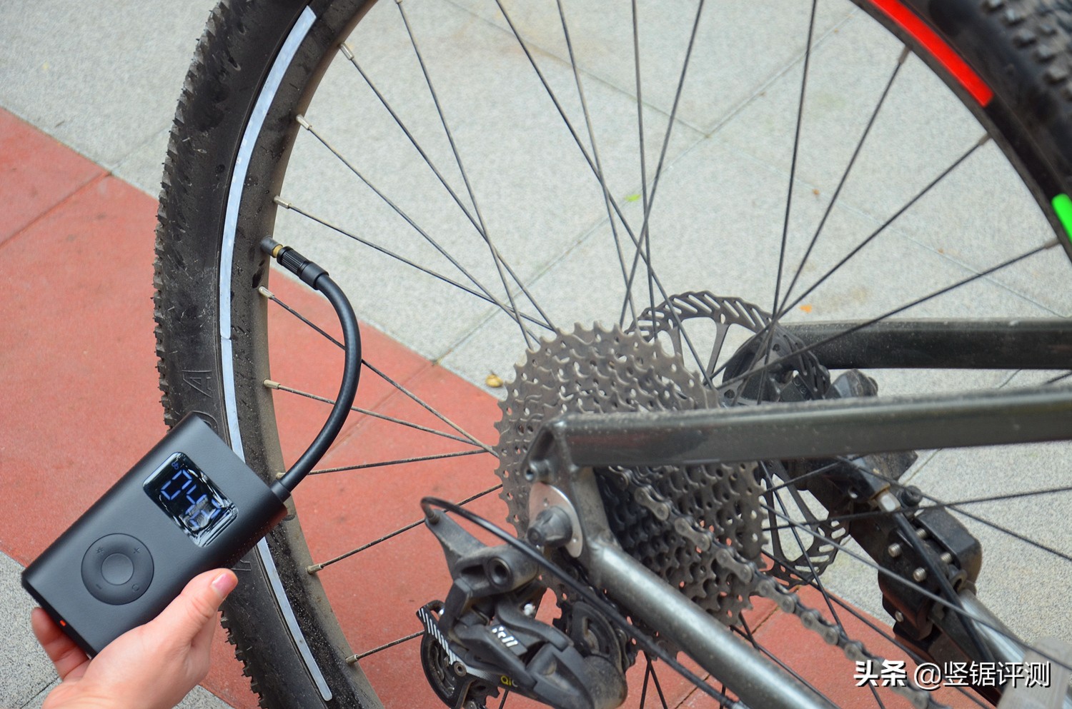 小米打气筒换电池,小米打气筒1s使用方法