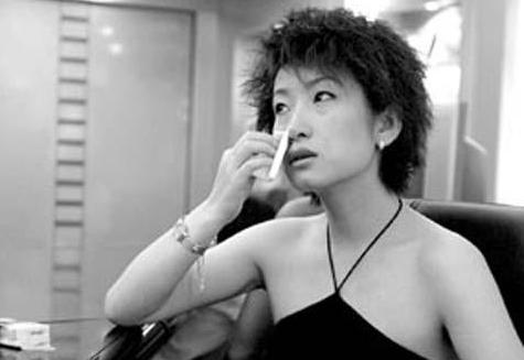 女霸总与穷小伙的爱情,女霸总爱上穷小伙完整版