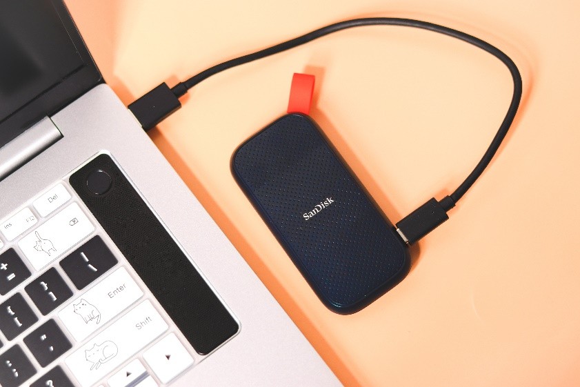 闪迪移动固态硬盘,闪迪e61和三星t7移动固态硬盘对比