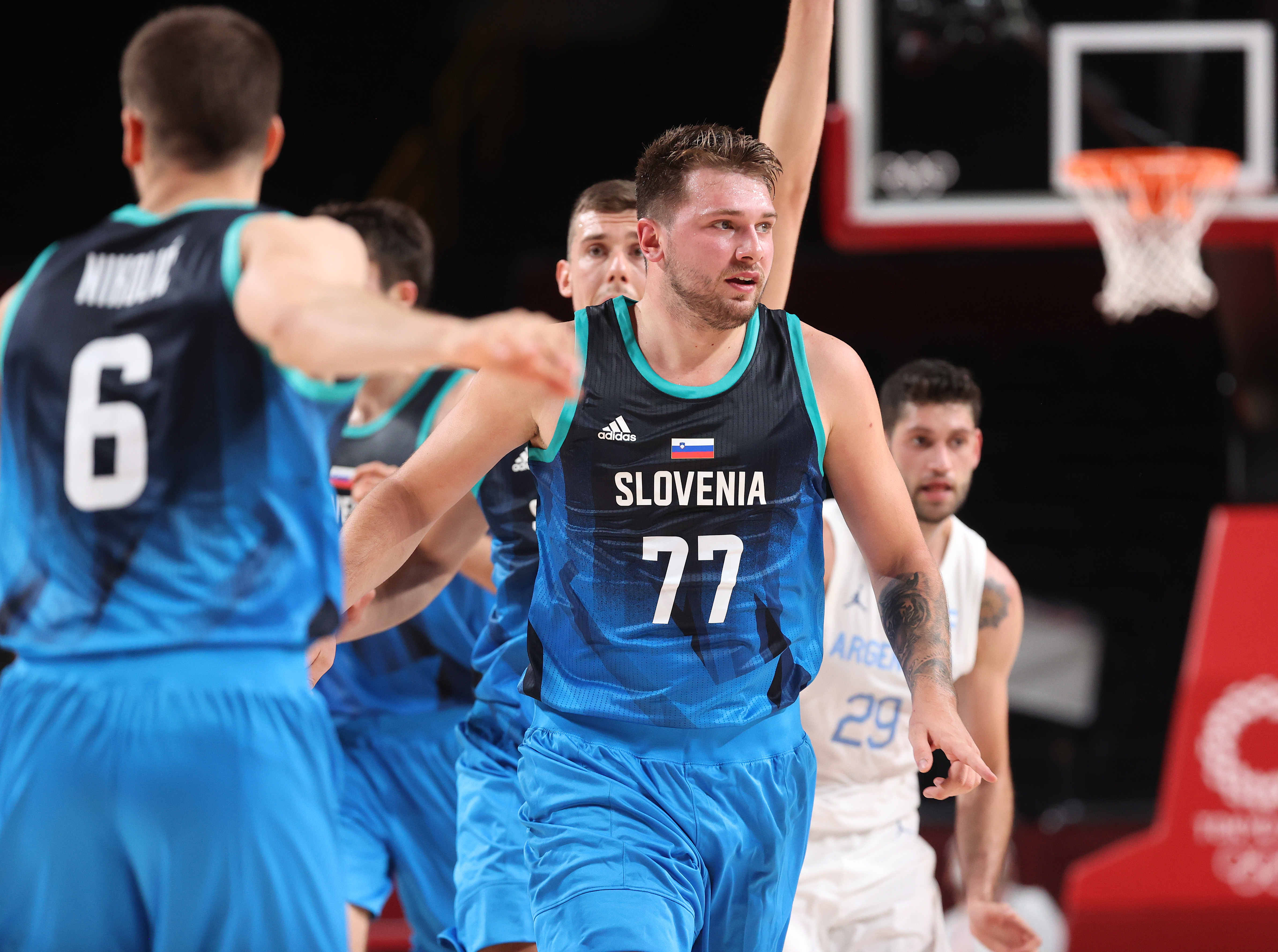 东契奇照片2024,东契奇世界杯照片