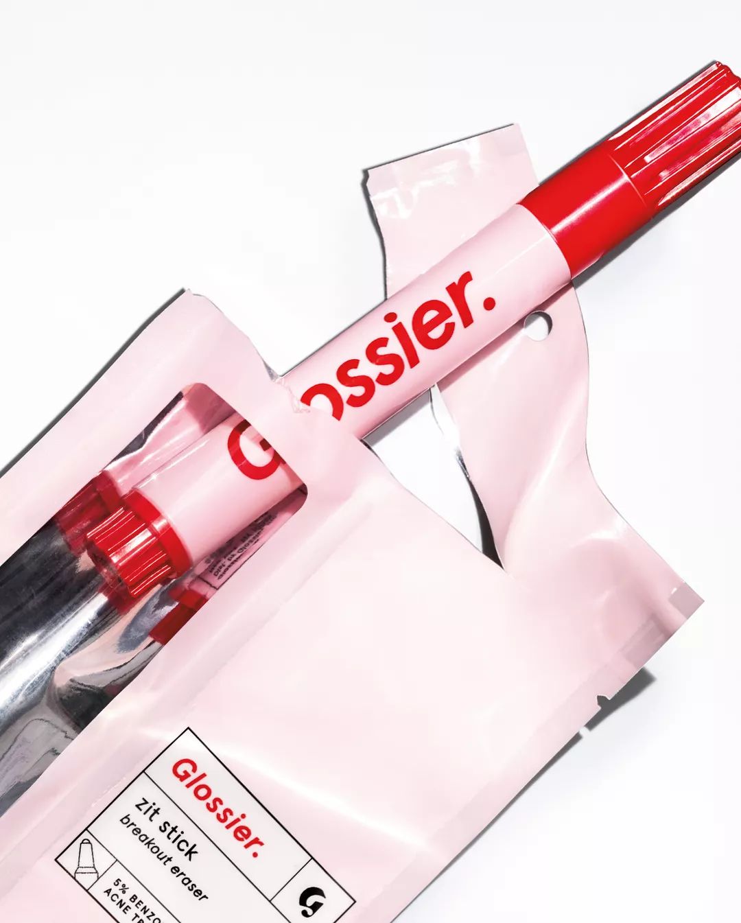 全网爆火彩妆,supreme粉底液