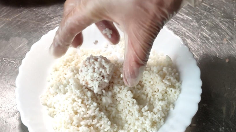 咸蛋黄珍珠肉丸做法,珍珠咸蛋黄肉丸