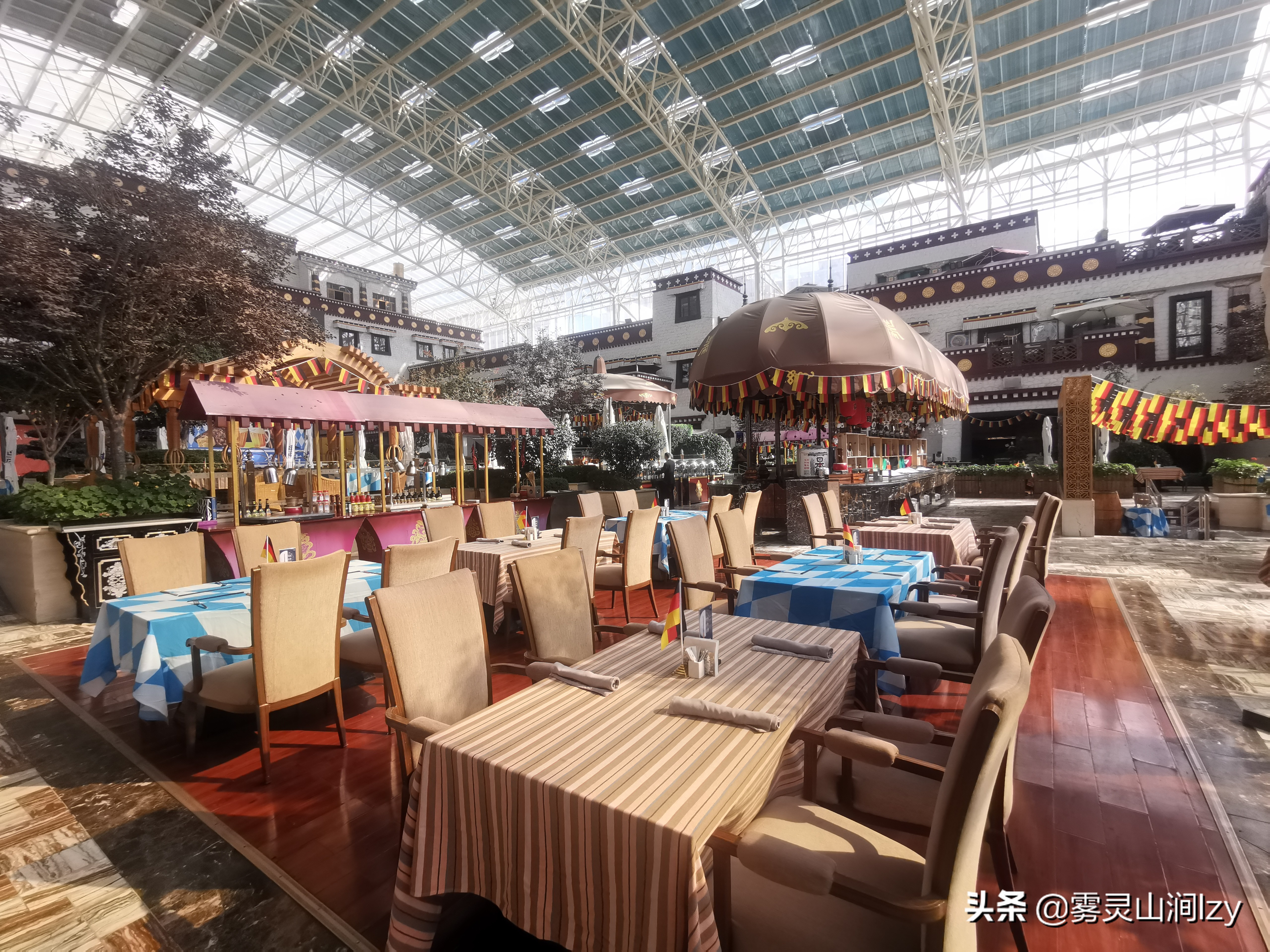 蓝天白云下的雪域高原布达拉宫,蓝天之下日光之城简介