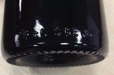 辨别正宗红酒真假的小技巧,怎样鉴别葡萄酒真假的简单方法