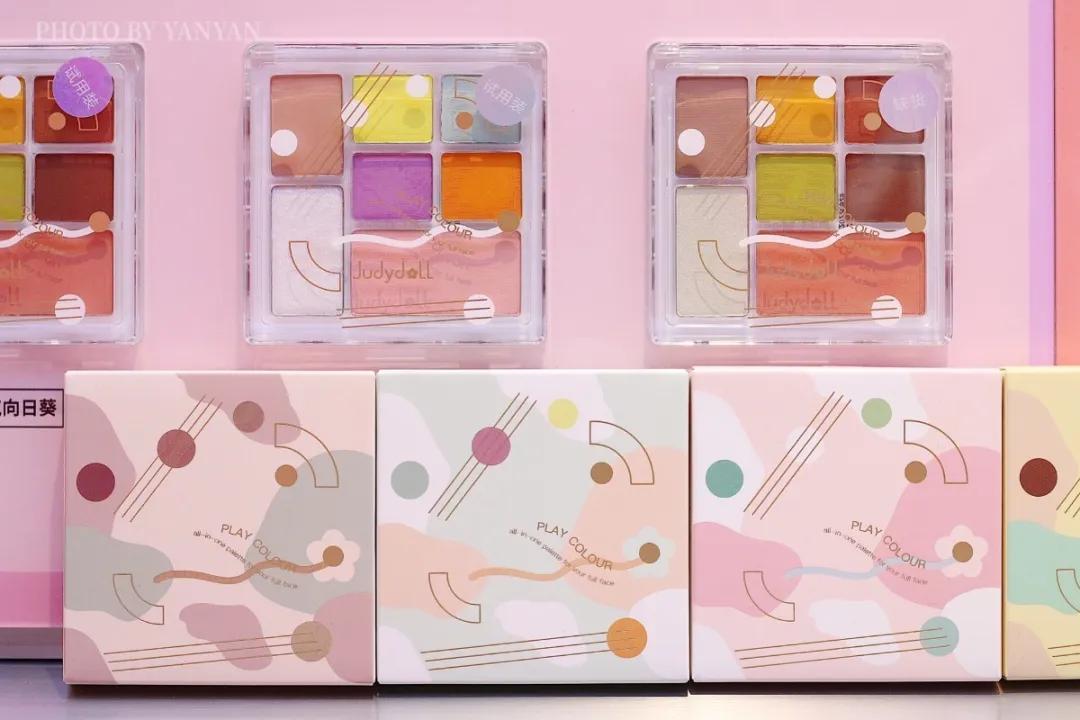 彩妆集合店wowcolour介绍,超大网红彩妆集合店wowcolour大连