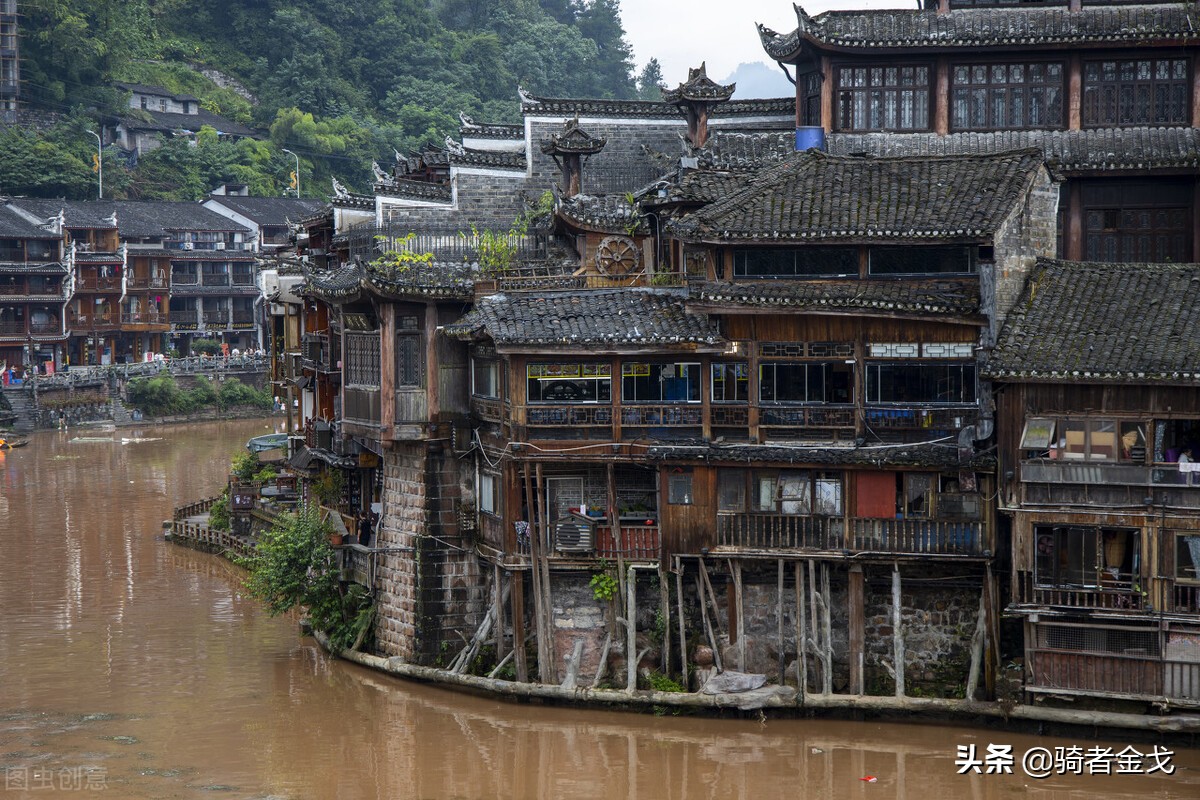 如何在凤凰古城找便宜旅馆,怎么在凤凰古城玩两天