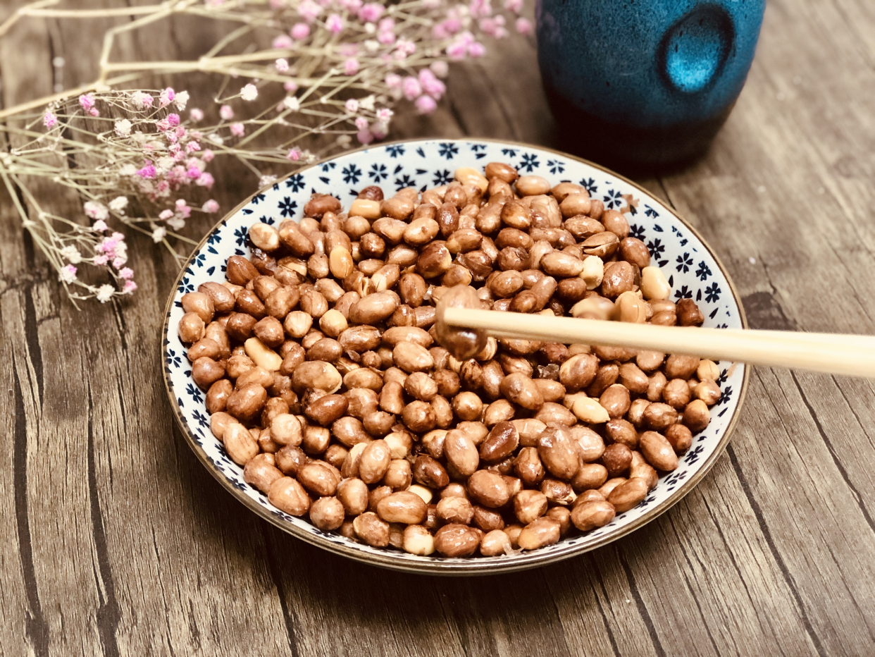 其实在炸花生米的时候是有技巧的,炸花生米放什么就能确定不会炸焦
