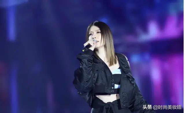 陈慧琳穿露肩上衣,陈慧琳露肩衣服