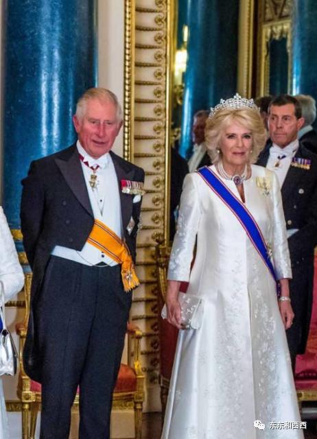 盘点英国女王戴过的王冠,英国女王和凯特戴同样的珠宝