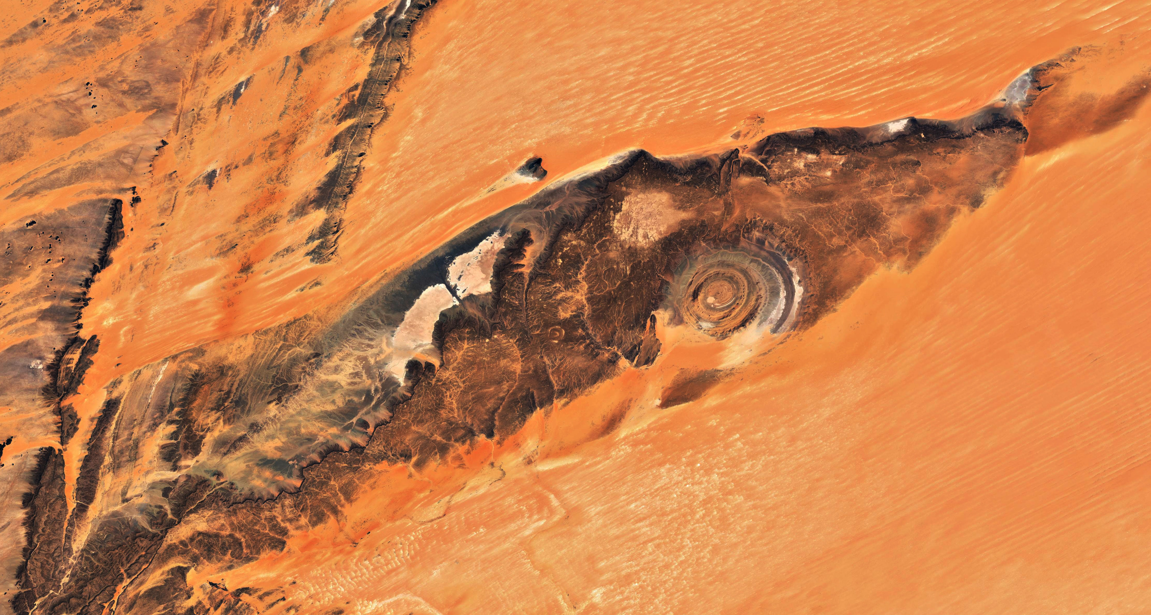 通过手机App免费查看国产谷歌地球，卫星影像分辨率可达0.1m