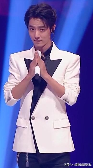 秋季盛典肖战评价,肖战时尚美丽盛典不知所措表情