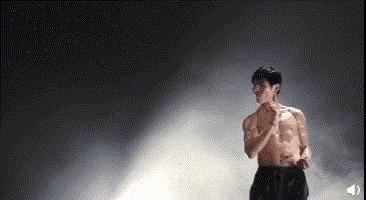 向佐唱歌名场面,向佐人生低谷完整视频