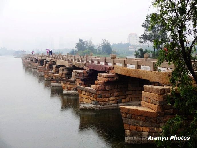 福建晋江安平桥视频,雨中安平桥