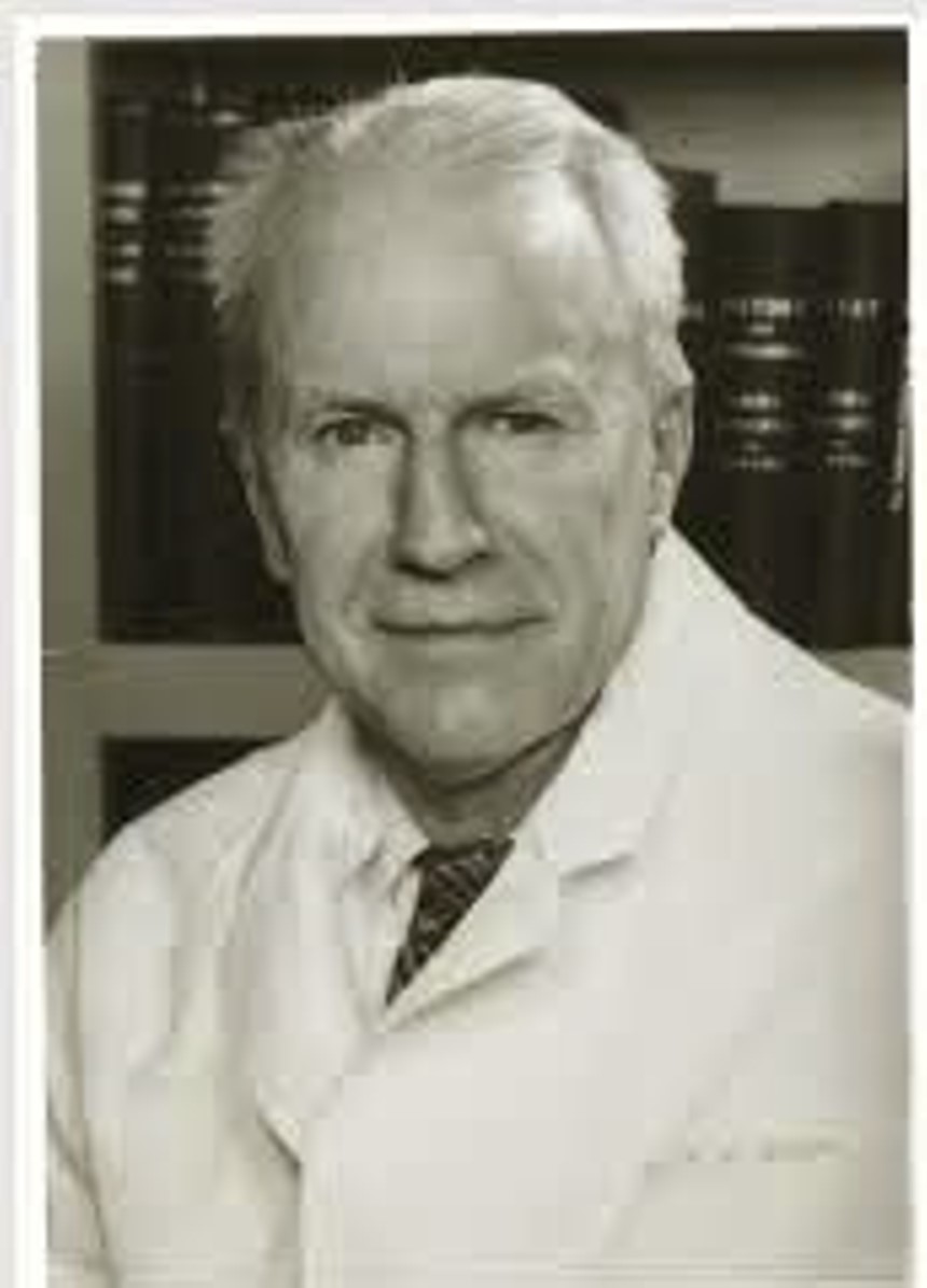 手指甲为何比脚趾甲长得更快？他曾经连续35年进行观察记录