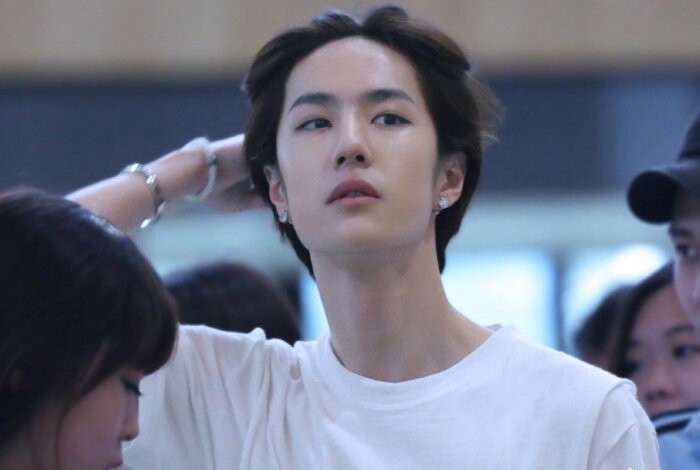 王一博今日穿搭,王一博穿搭从放荡不羁到温婉居家