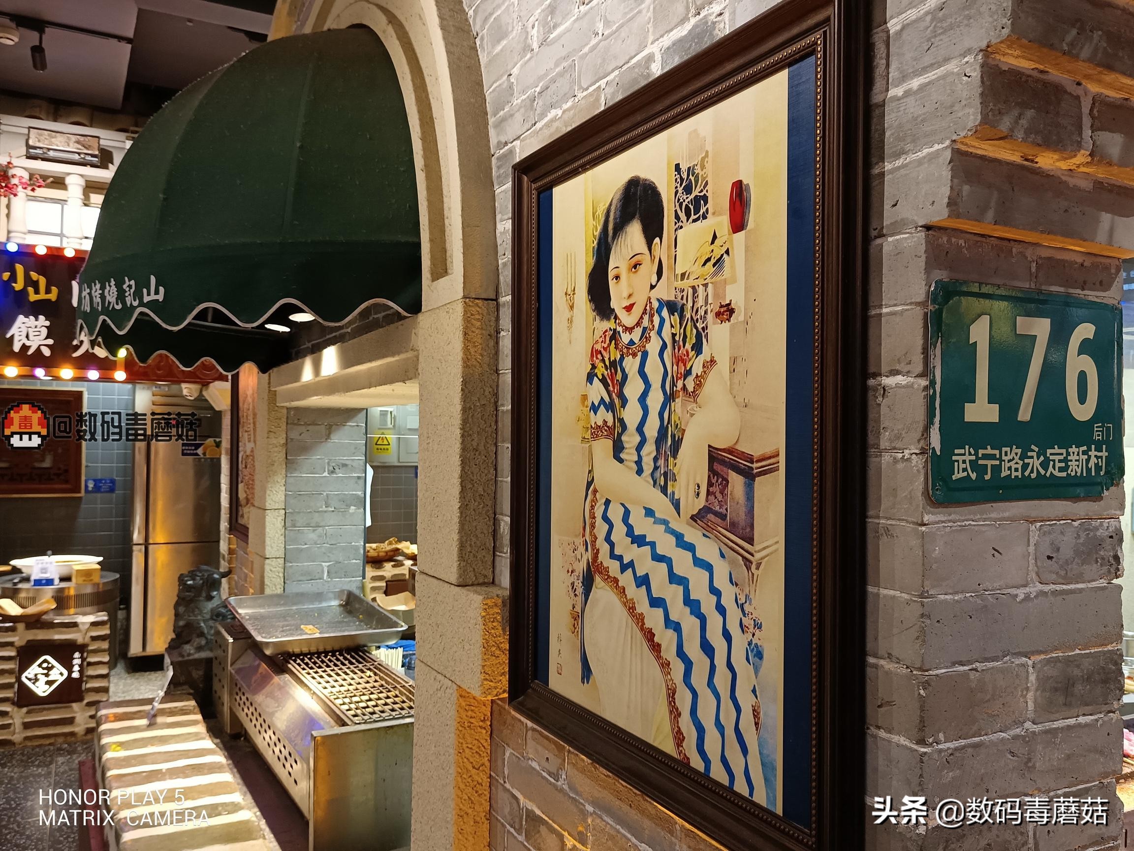 荣耀play5防水测试,轻薄便携式无线充电