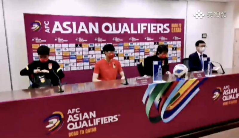 国足vs澳大利亚对攻李铁,李铁国足不敌日本赛后采访