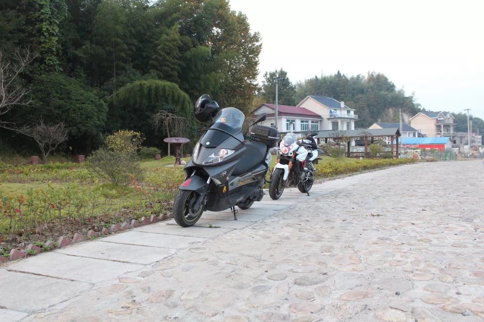 赛科龙250踏板19款rt3实测,赛科龙rt3智慧版250踏板摩托车