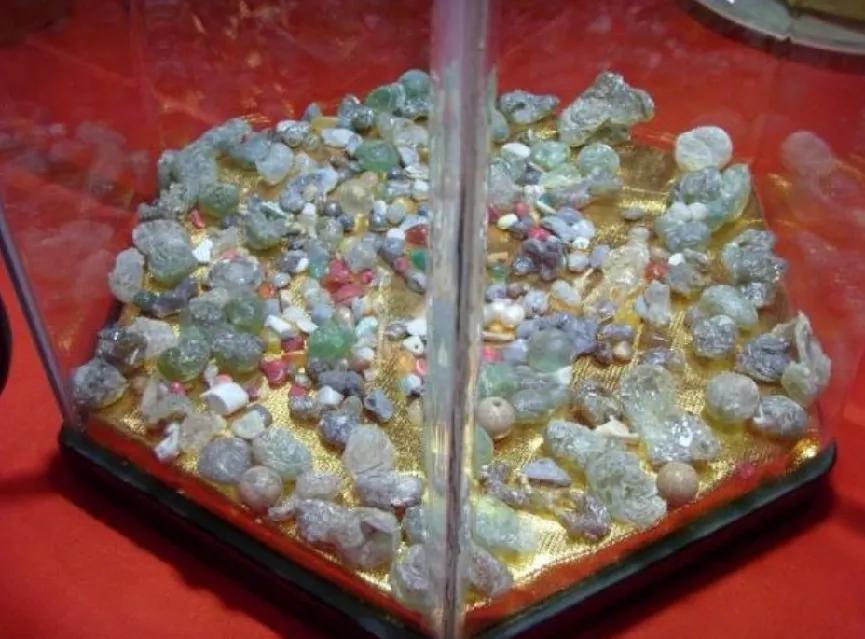 舍利子为什么只有僧人才有,舍利子是高僧圆寂时吞下的珠宝吗