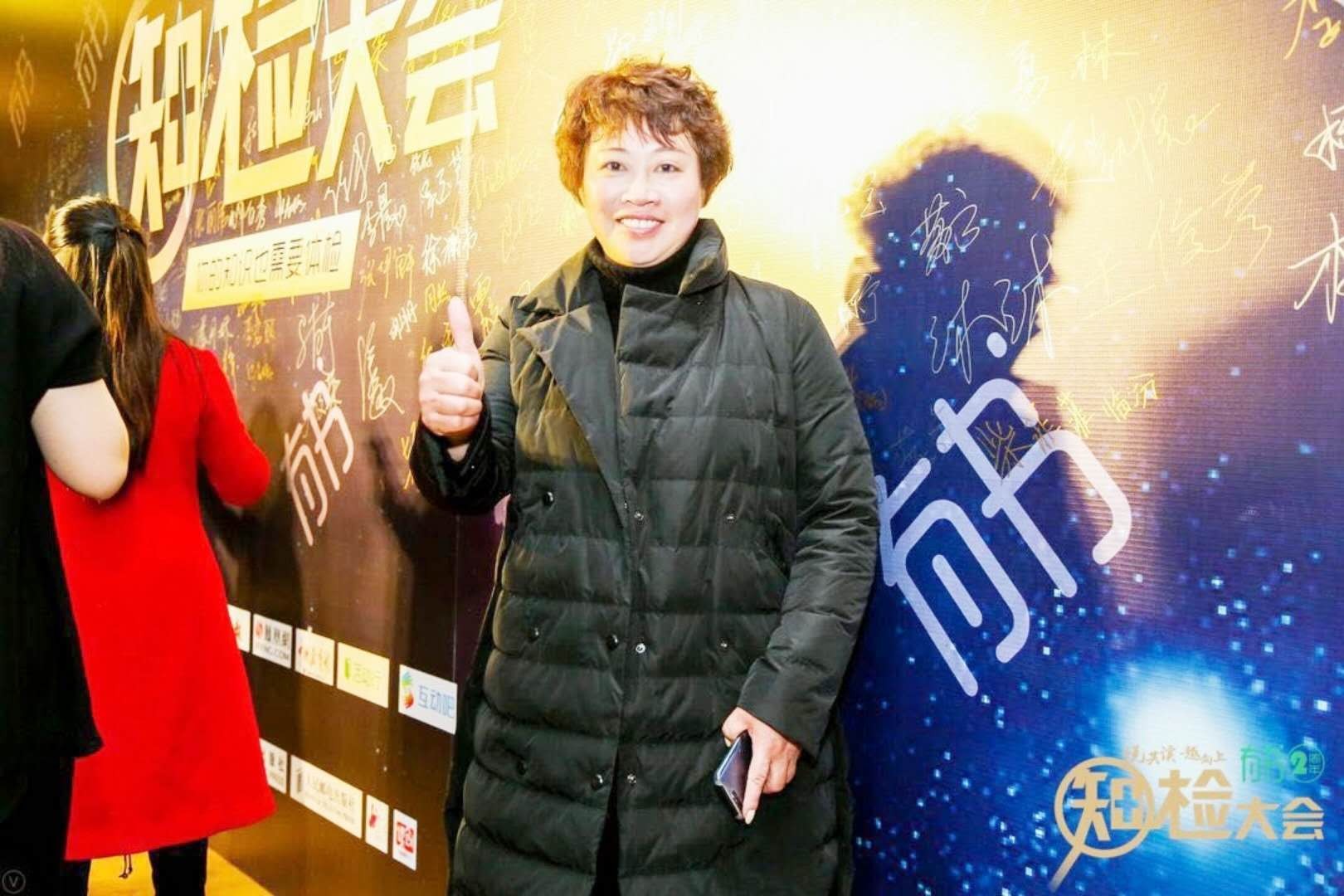 杭州女作家卡兰诺小说《卡卡家有窝逆天的鸡》英文版在全球发行。