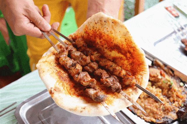 新疆和田夜市什么美食最好吃,和田夜市哪家的胡辣羊蹄好吃