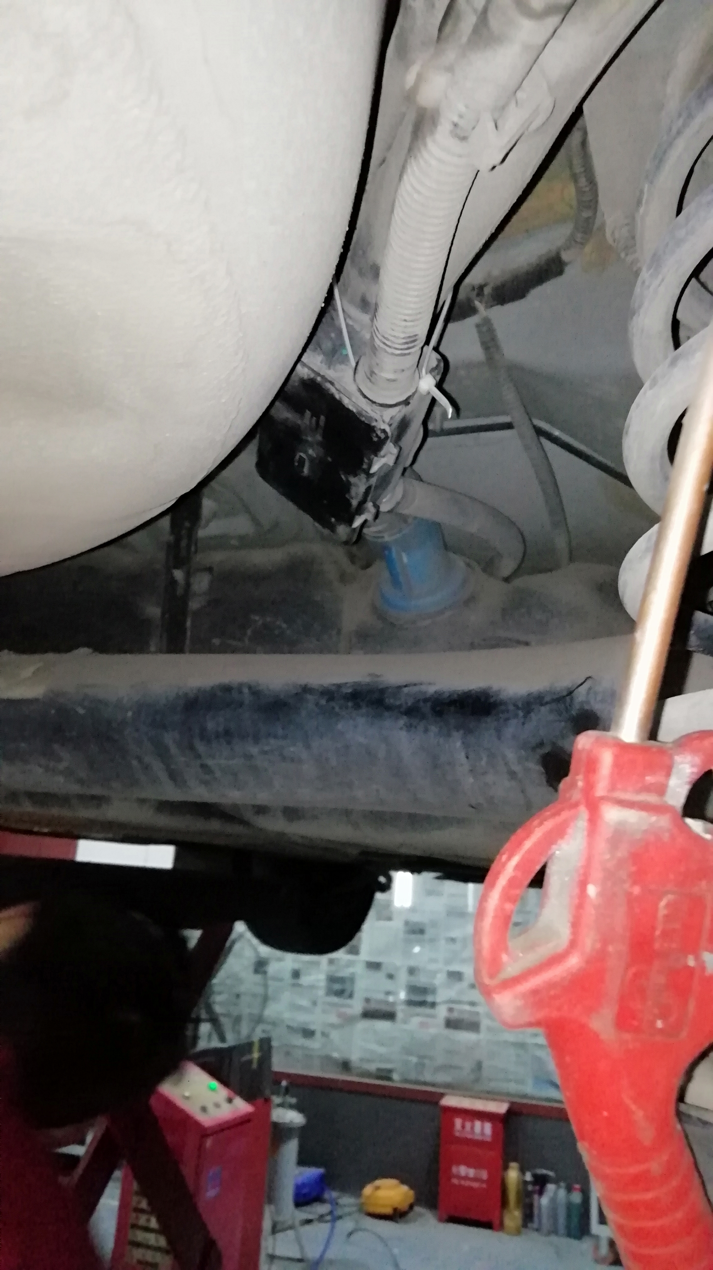 雪铁龙世嘉油表不准油耗增多，雪铁龙世嘉碳罐灰虑堵塞油泵损坏