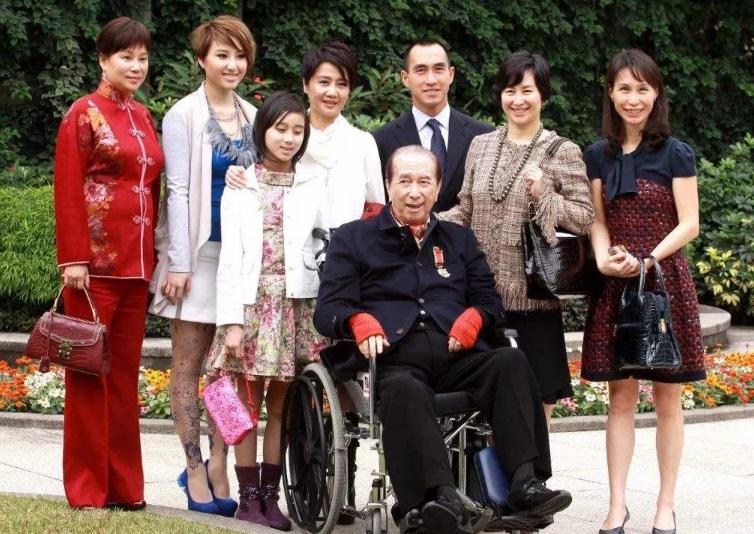 蓝琼缨对利智做了什么,利智与赌王新闻最新消息