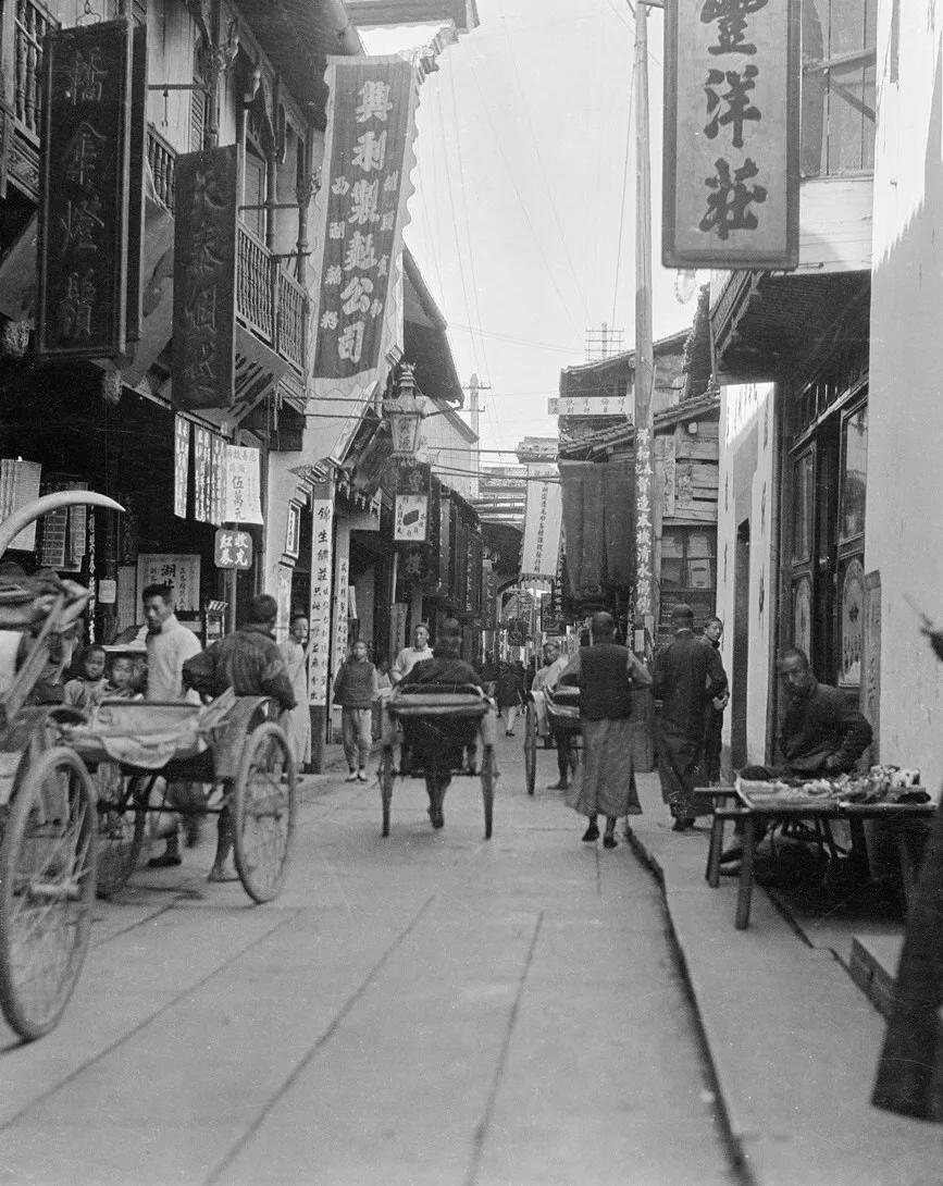 南宋御街商业管理公司,南宋御街与河坊街是一个地方吗