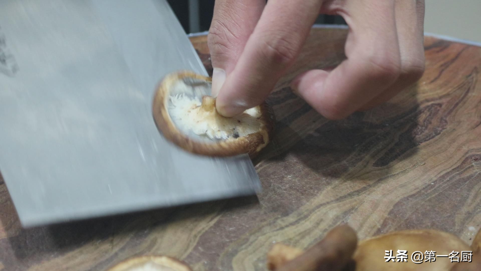 正宗红烧鲍鱼怎么做好吃,正宗红烧鲍鱼的做法