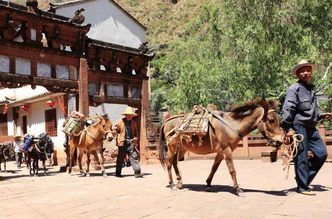 云南必去十大古镇景点推荐一下,云南必去的十大古镇景点推荐一下