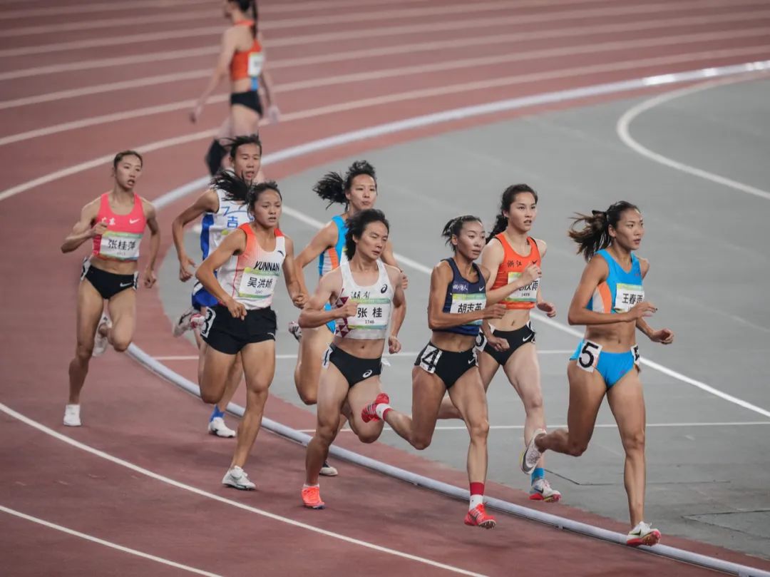 中考体育800米1000米满分攻略,体育中考1000米满分技巧