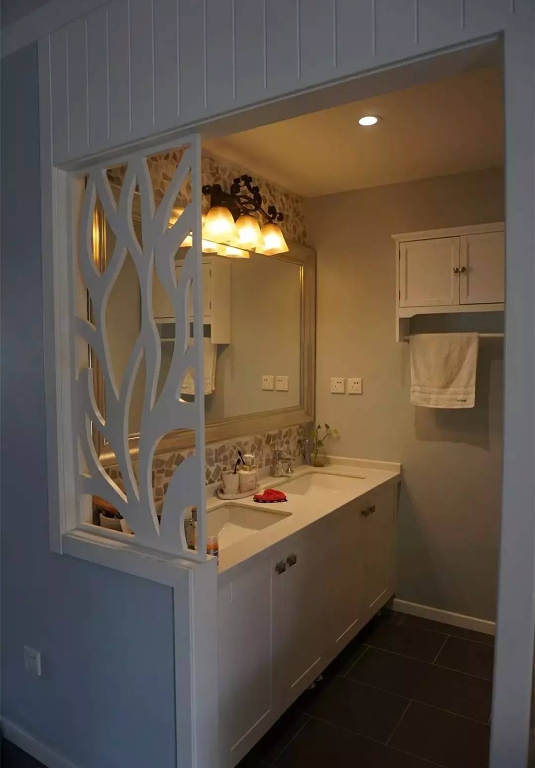 入户门对着客厅隔断墙怎么装修,入户门对着阳台隔断怎么做最便宜