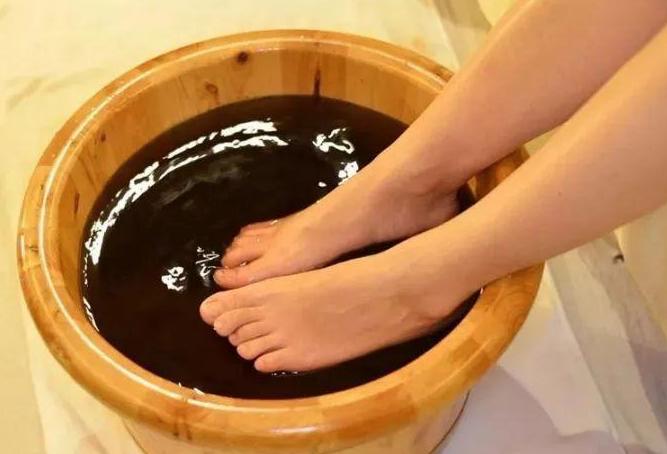 甲状腺脚底按摩手法图解,按摩甲状腺结节的穴位图