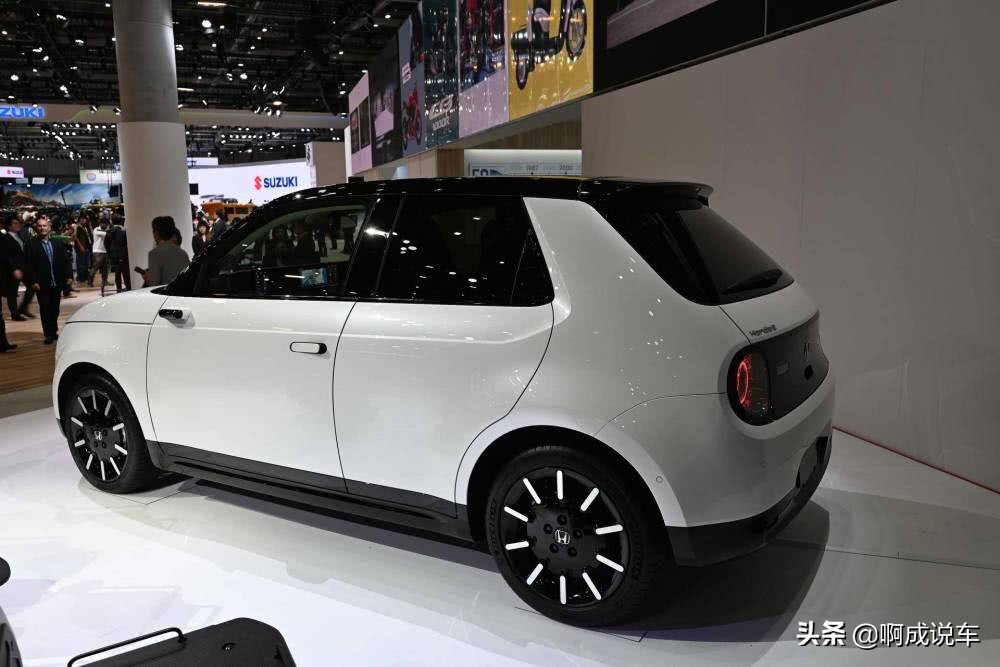 本田抢了铃木“电动奥拓”，与保时捷相同的四轮独悬，竟用单踏板