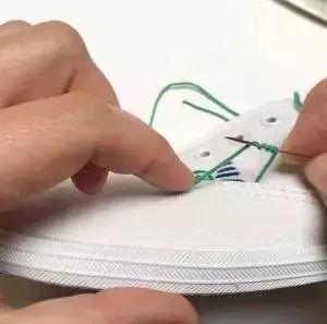 小白鞋怎么改好看,小白鞋变颜色教程