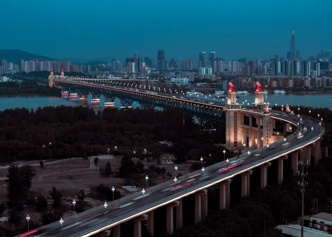 南京历史感沉重的古都,烟水南京