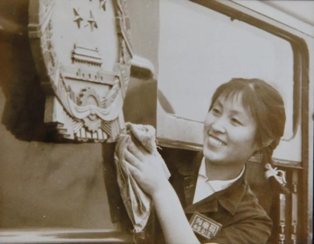 哇!他们的新制服正式亮相啦