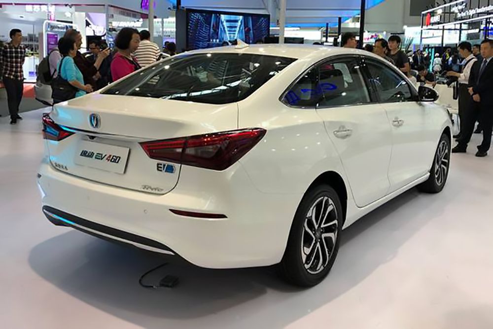 哪一款纯电轿车值得推荐,2020年纯电轿车这三款一定要关注