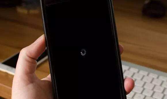 手机横屏就黑屏怎么回事,手机黑屏卡屏怎么办