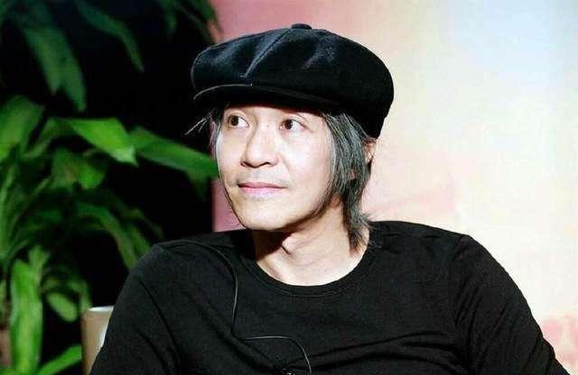 喜剧之王周星驰我养你画面,周星驰喜剧之王一个人在屋内片段