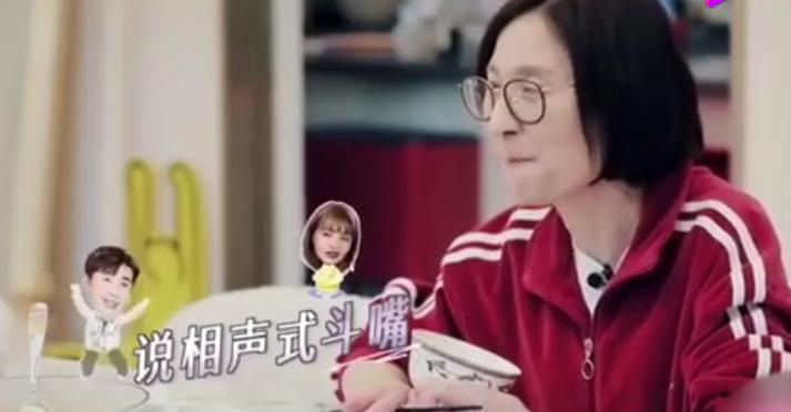 姜潮麦迪娜在婆婆面前秀恩爱,姜潮妈妈和麦迪娜的婆婆