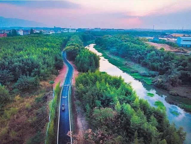 修路占用村集体土地合法吗,修路毁坏基本农田怎么处理