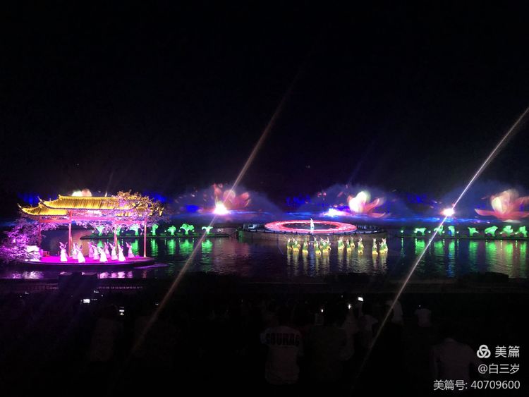 金秋十月共度国庆,金秋十月迎国庆举国同庆