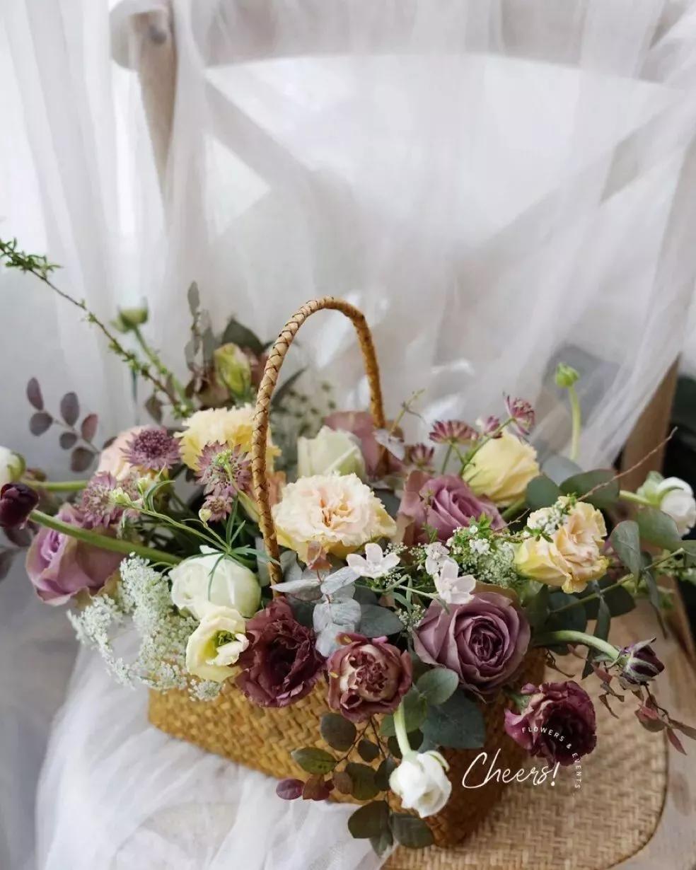 花要不要经常换水,花材正确处理方式及日常养护