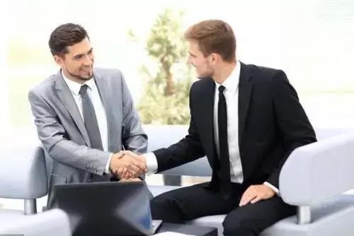 穿几十块的鞋会脚臭吗,穿几十块钱的鞋子臭脚吗