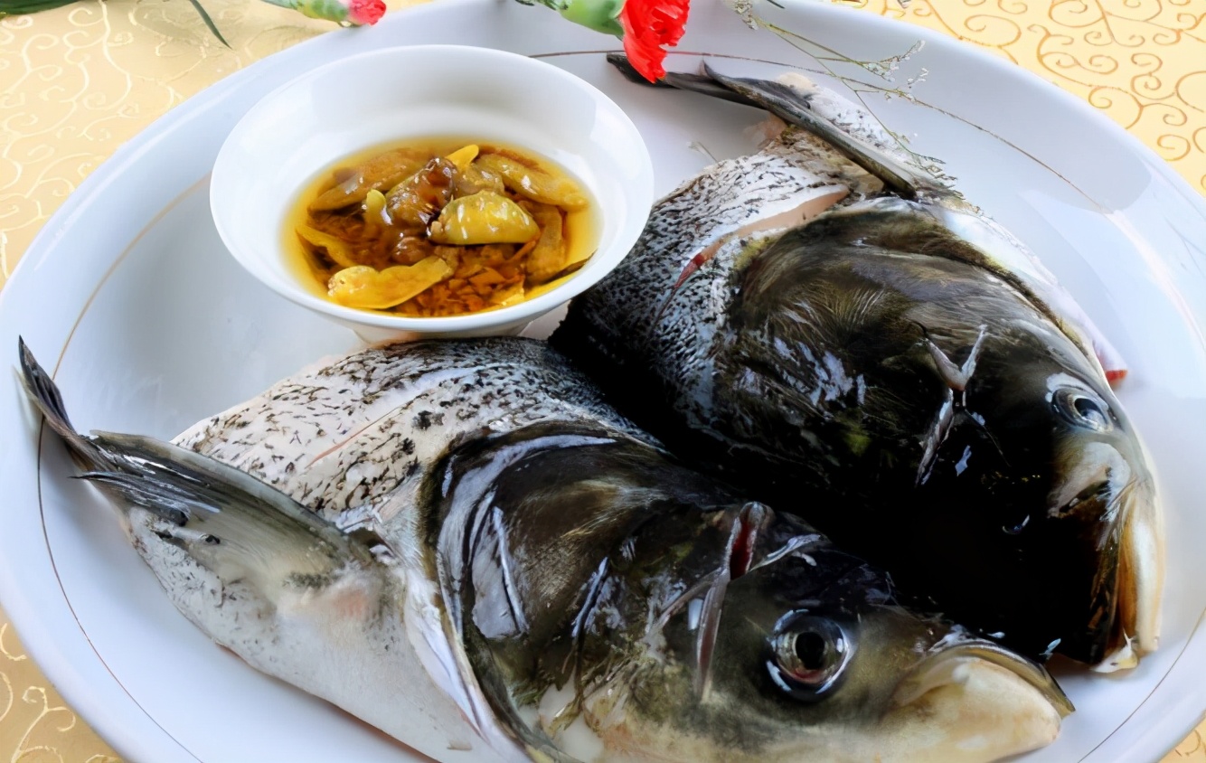 鱼身上哪里不宜吃鱼,鱼身上的什么部位不能碰