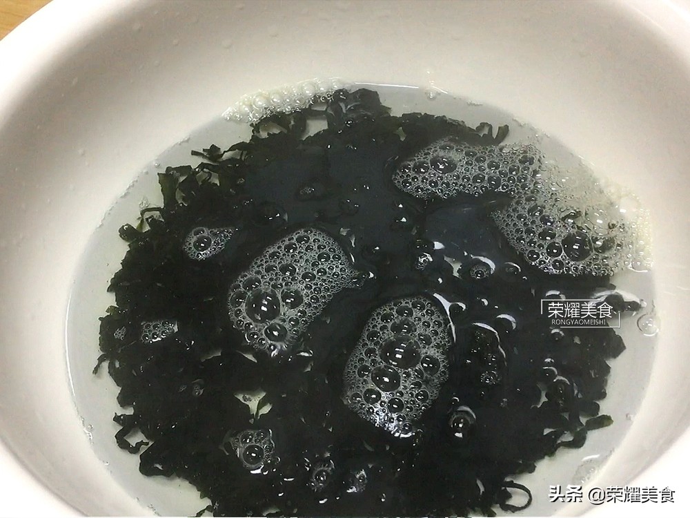 凉拌螺旋藻和海石花,深海螺旋藻凉拌怎么做