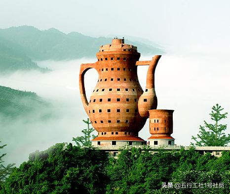 盘点那些建在奇葩地方的建筑,中国奇葩建筑大盘点