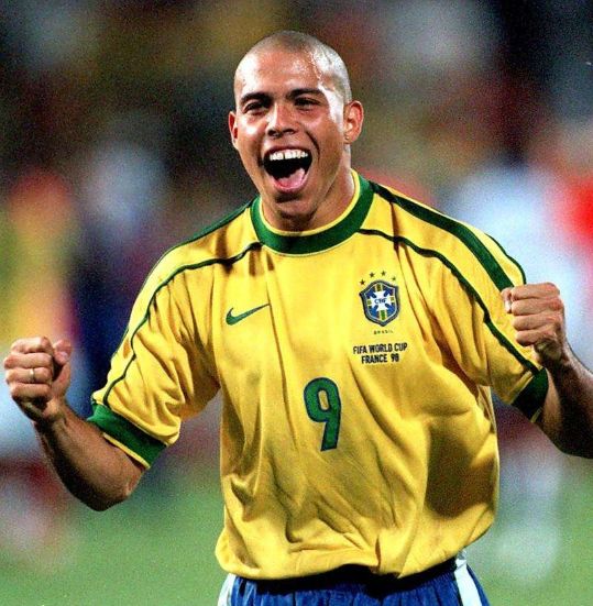 外星人罗纳尔多巅峰实力,2000年的外星人罗纳尔多